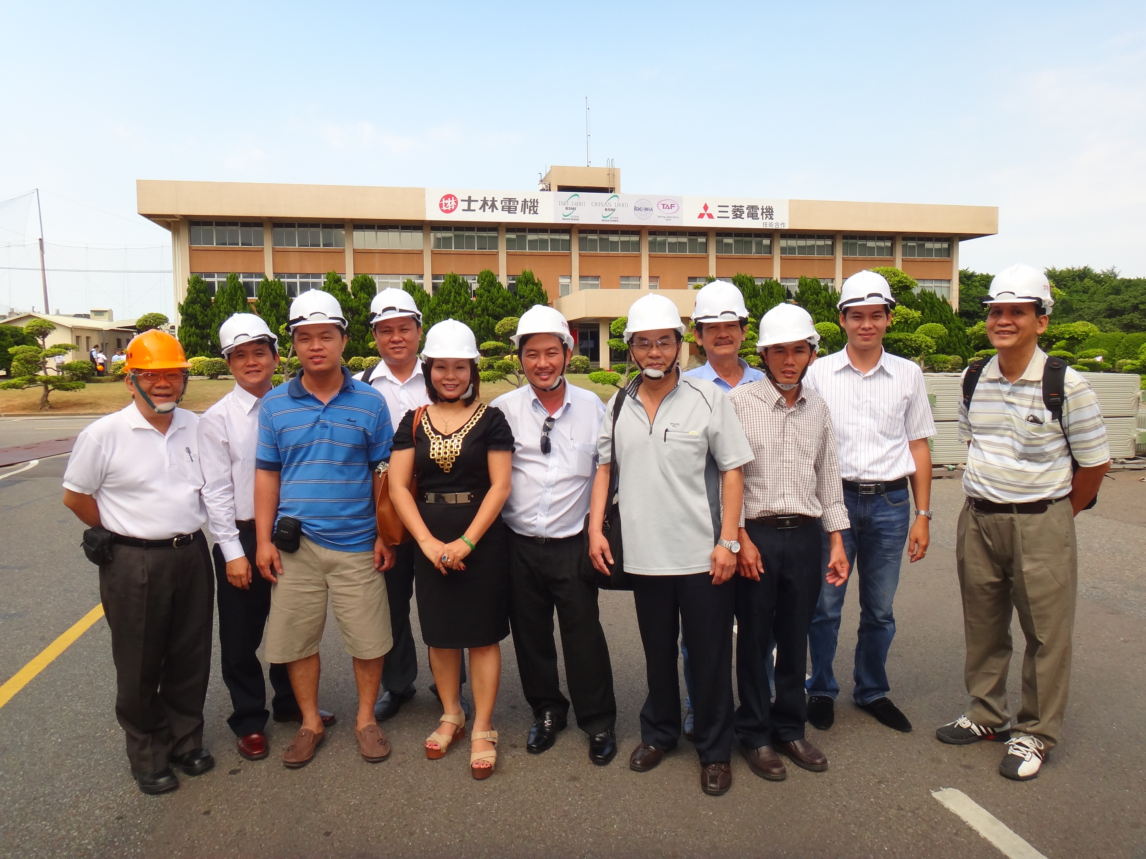 Вьетнамские клиенты посещают Shihlin Electric