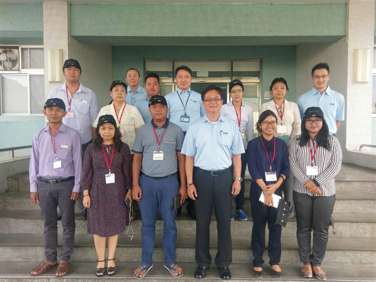 Los clientes de Myanmar visitan Shihlin Electric