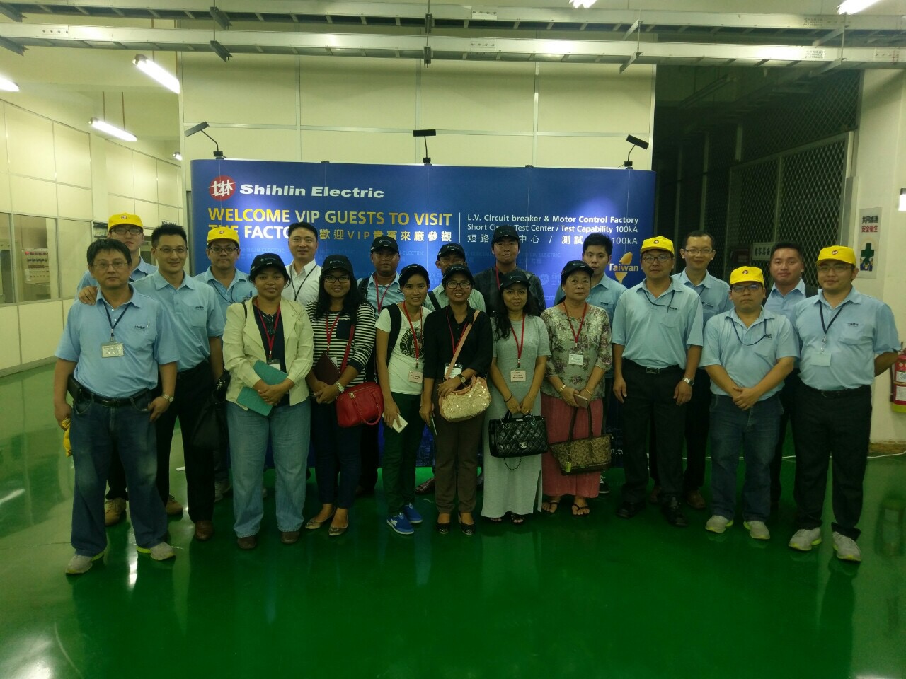 Clientes de Mianmar visitam Shihlin Electric