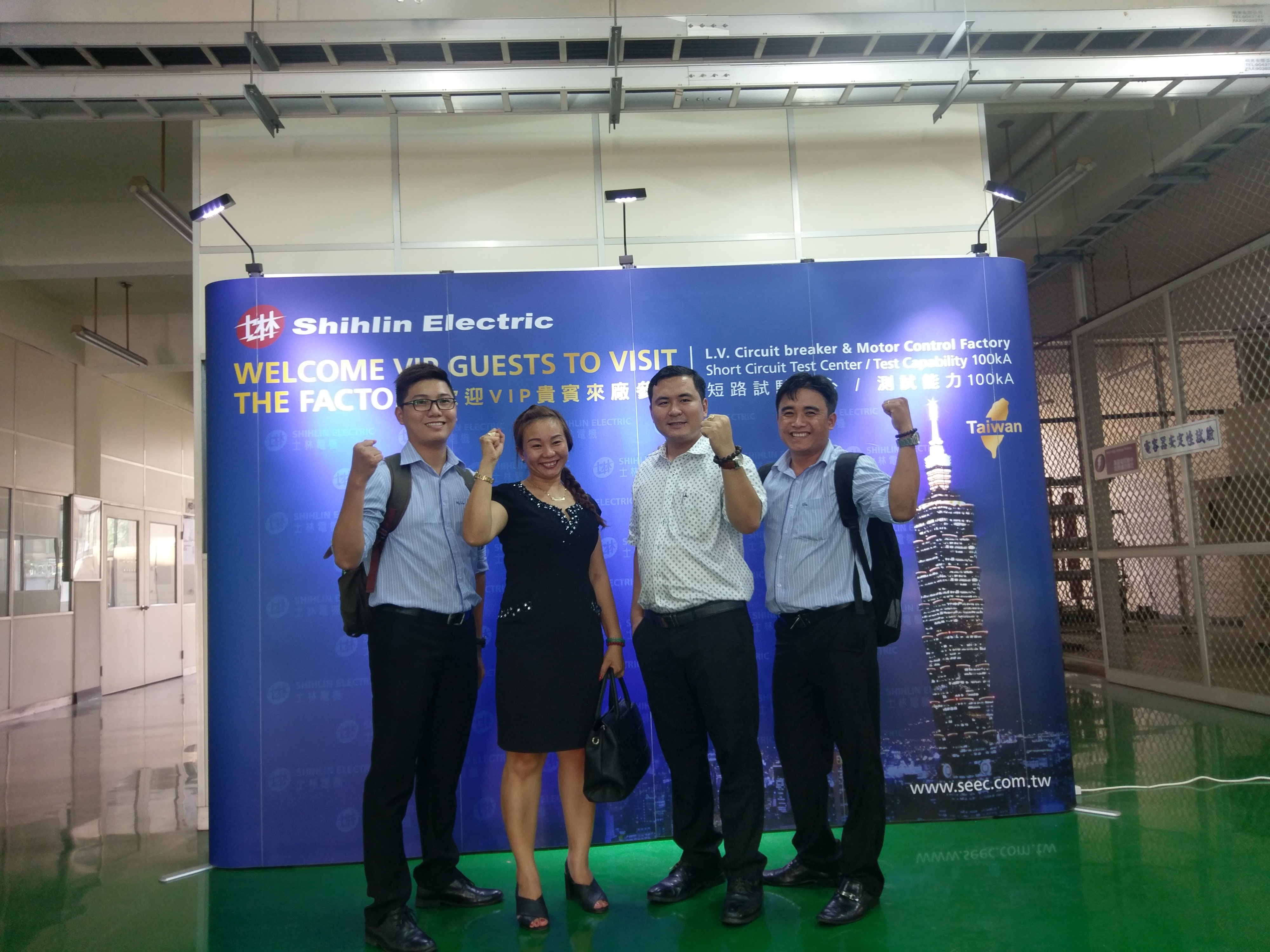 Los clientes de Vietnam visitan Shihlin Electric