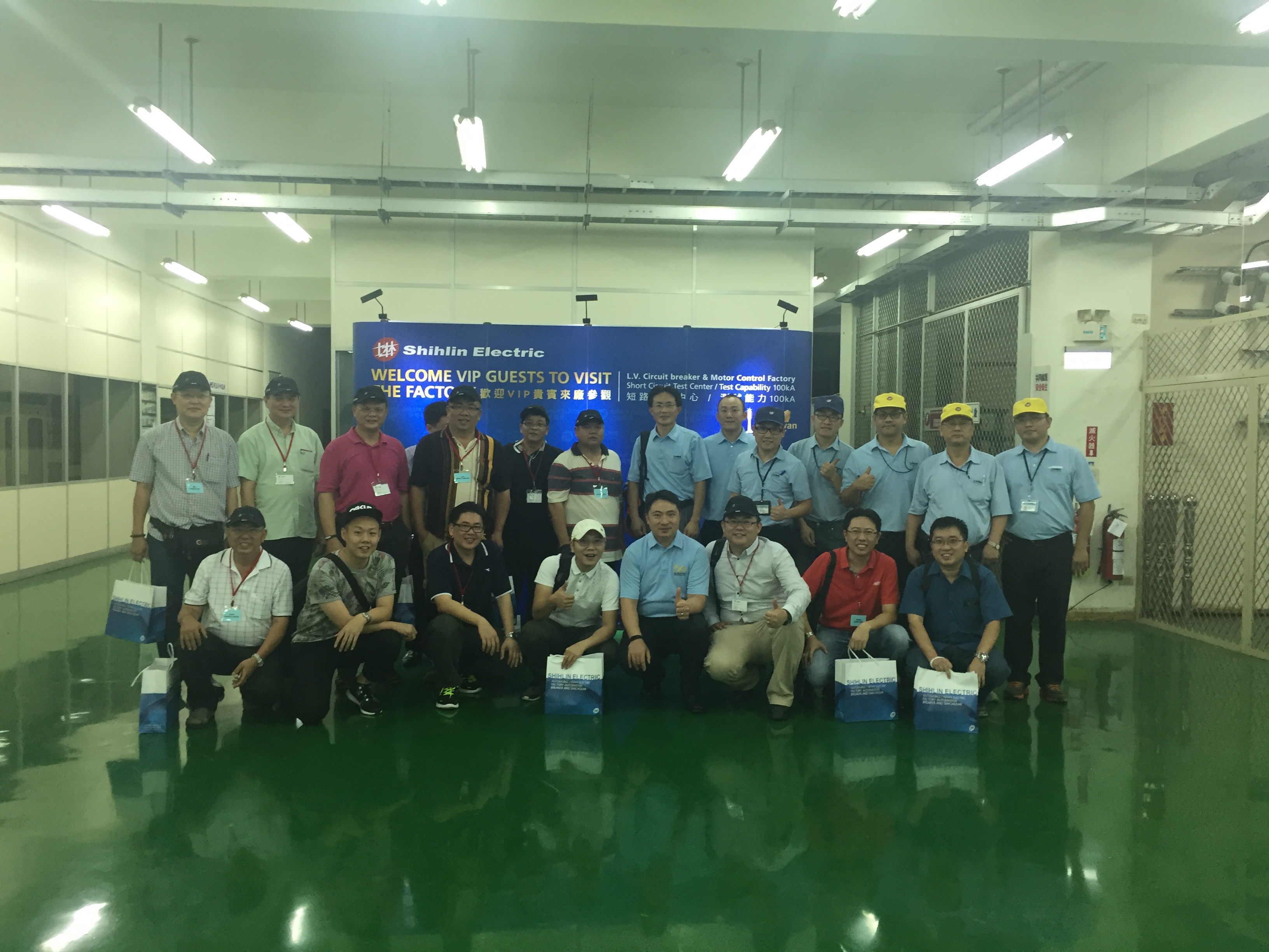 Малайзийские клиенты посещают Shihlin Electric