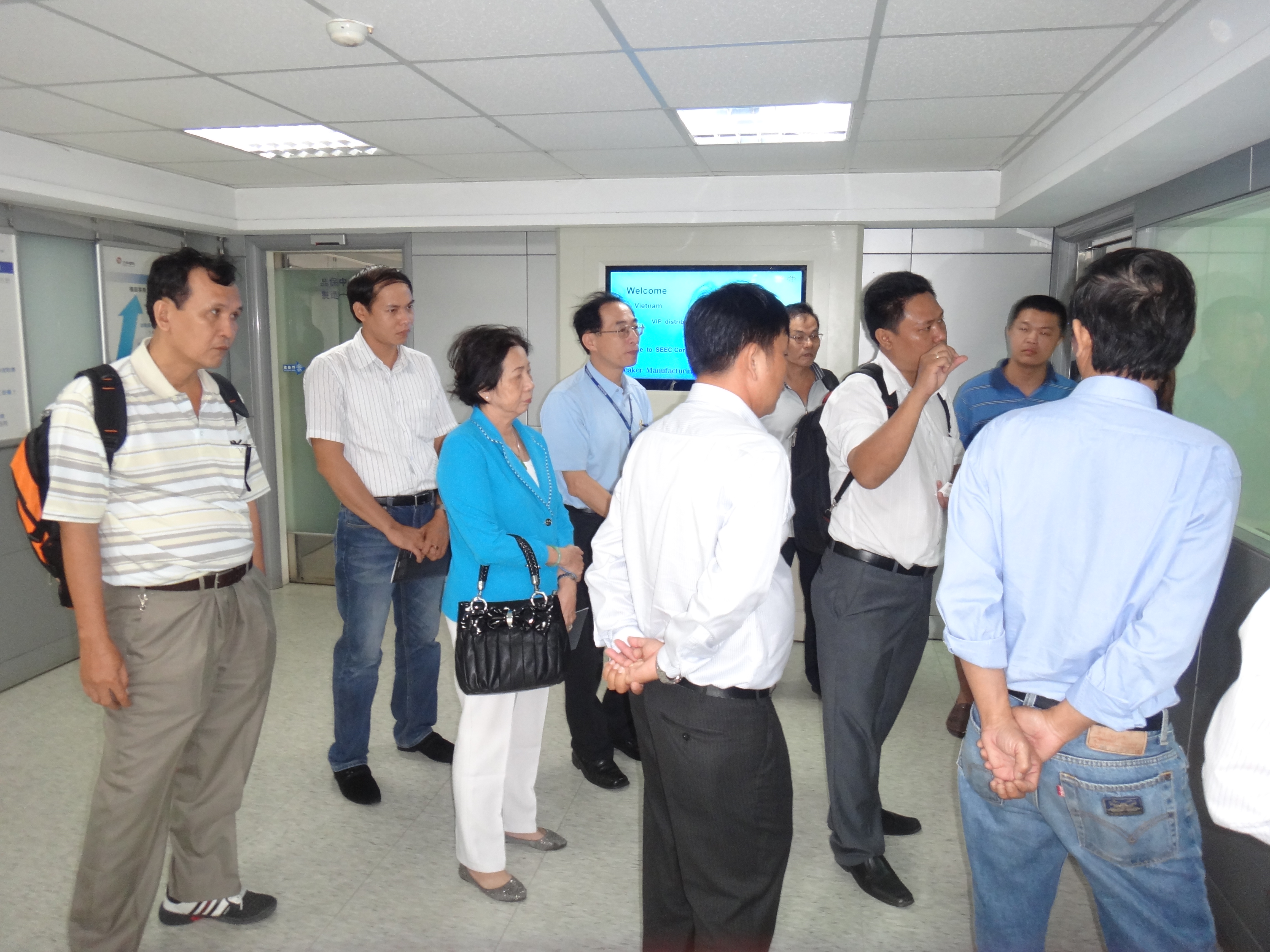 Los clientes de Vietnam visitan Shihlin Electric